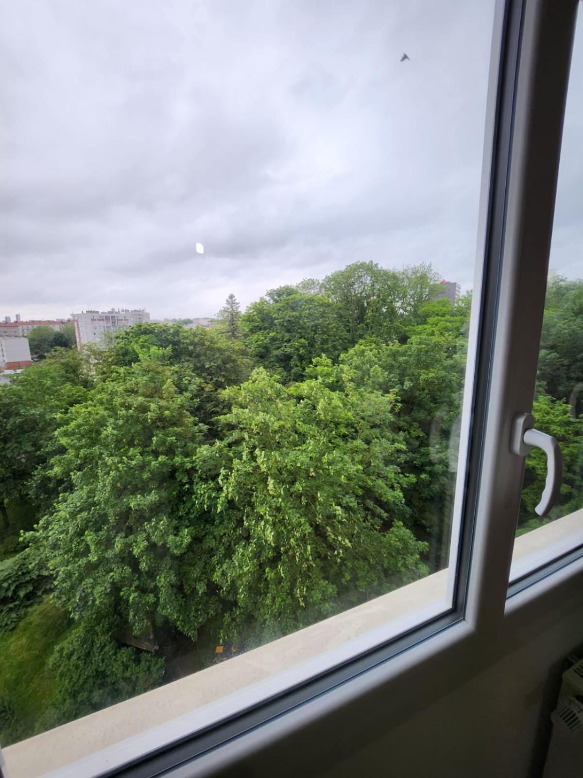 Le Montreuillois ! Parking Prive Et Metro A Proximite Montreuil (Seine-Saint-Denis)